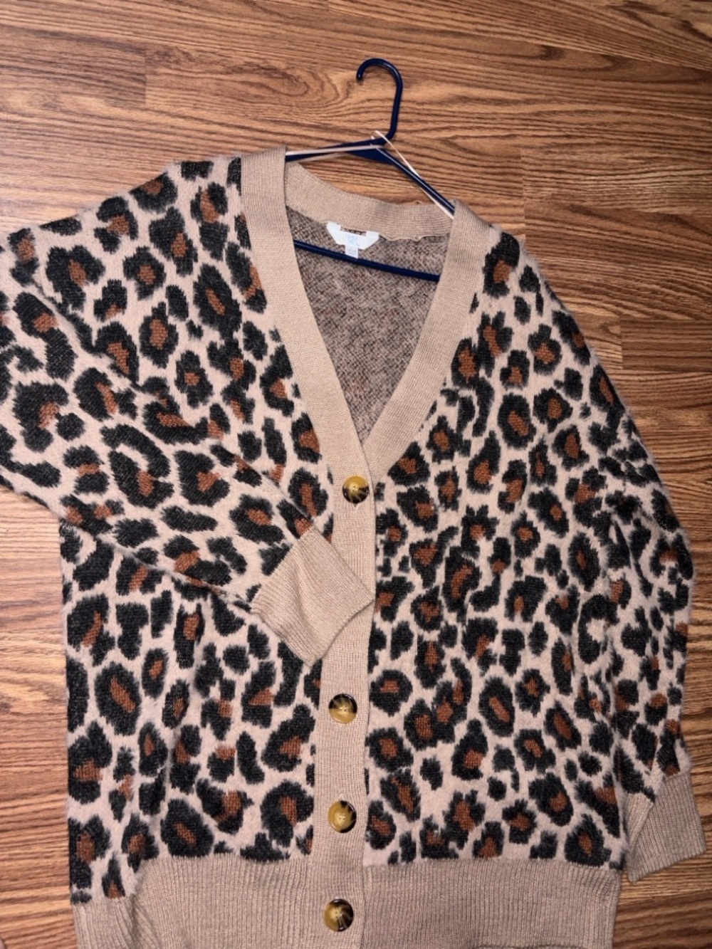 NWOT LWomen’sTime & Tru Leopard Print Button-Front Cardigan